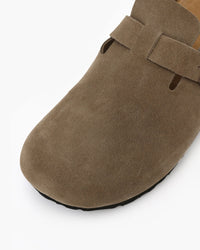 NEOR Suede Clogs